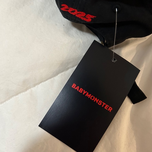 BABYMONSTER EXCLUSIVE YG ORIGINAL BLACK HAT - Picture 5 of 6